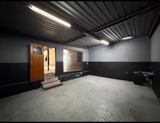 849M² WAREHOUSE TO LET IN CHLOORKOP